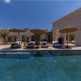  4 Bedroom Villa with Infinity Pool near Rovinj, Istria, Sleeps 8